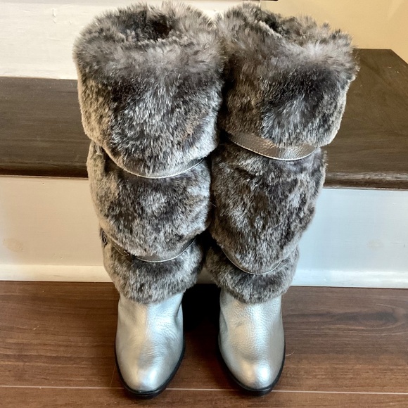 MICHAEL KORS CARLIE METALLIC GUN METAL SLIP ON FAUX FUR LEATHER HIGH HEELS SZ 8 - Picture 3 of 16